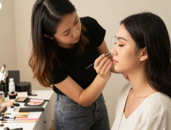 Ide Bisnis Jasa Make Up Artist (MUA) untuk Acara Wisuda dan Kondangan